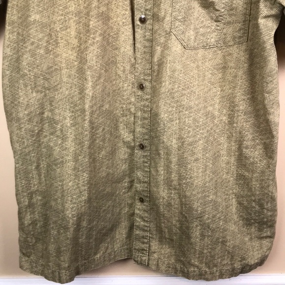 Columbia Men’s Patterned Green Black Button-Up Short Sleeve Shirt - Picture 3 of 10